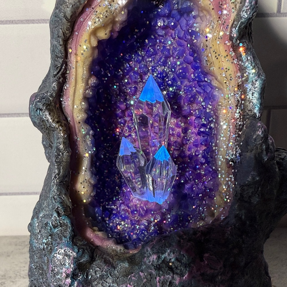 🚨Purple Geode Crystal Art Decor
